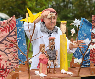 Divadlo loutek Karlovy Vary: O stařečkovi, který nechal rozkvést stromy